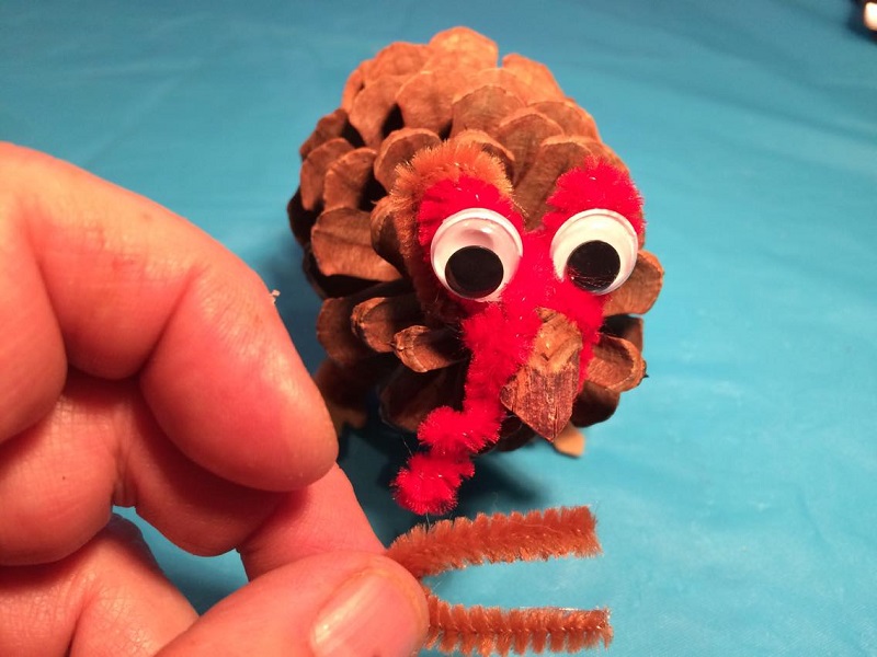 Pine Cone Turkeys Pine Cone Crafts For Kids And More   Pc Turk 20 1 